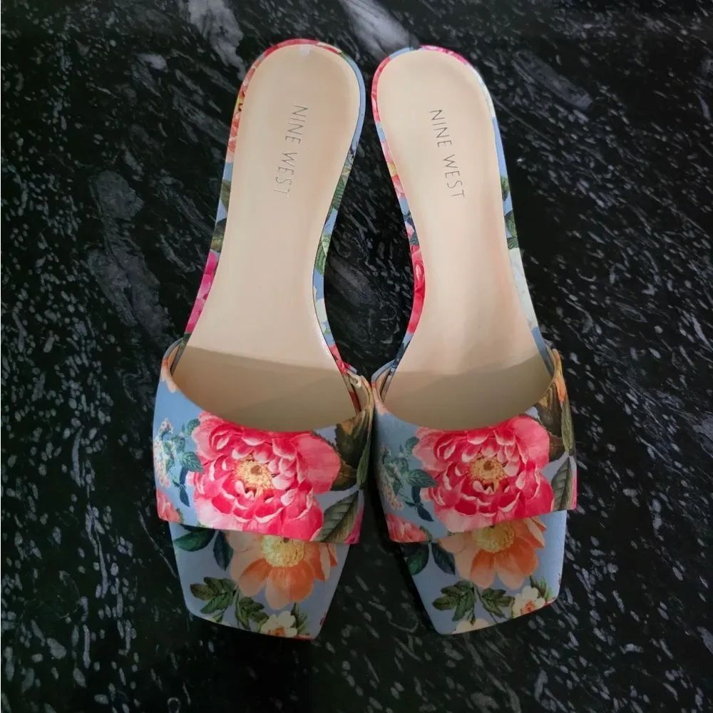 BRAND NEW NINE WEST MULTICOLIR FLORAL KITTEN HEEL SANDAL R3